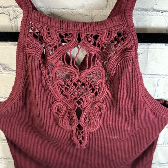 🍁 Kendall and Kylie Maroon Ribbed Crop Top - Size Small - Picture 2 of 4